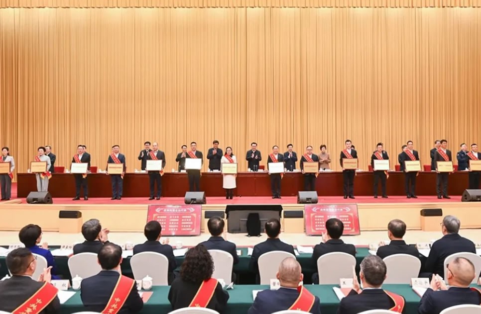 喜报 | z6com·尊龙荣获“重庆市优秀民营企业”称号！